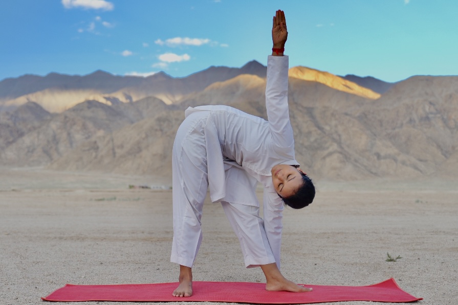 Yogasanas Trikonasana